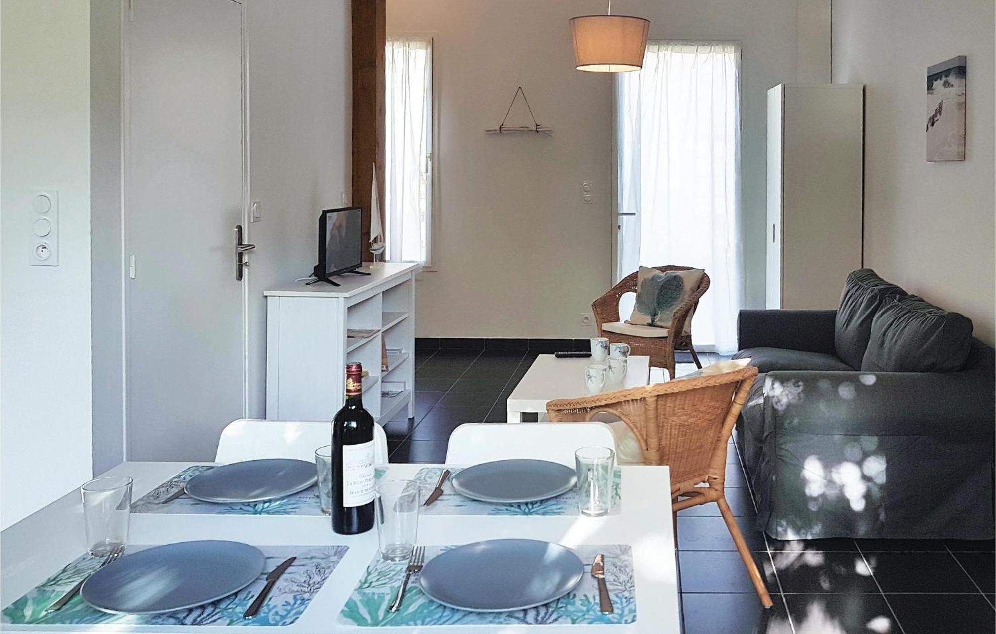 Beautiful Home In Erdeven With Kitchenette Екстер'єр фото
